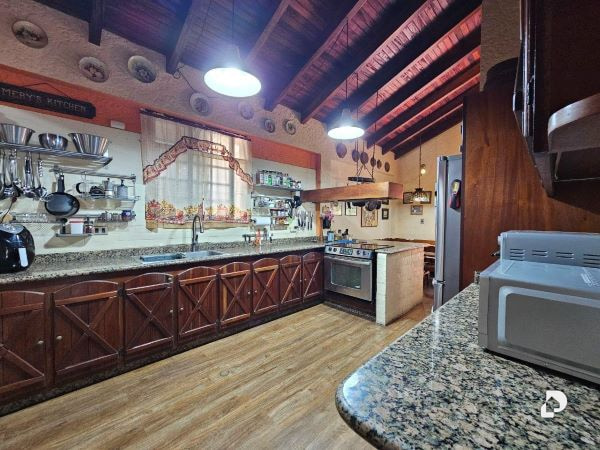 House in La Lagunita, Caracas – 11