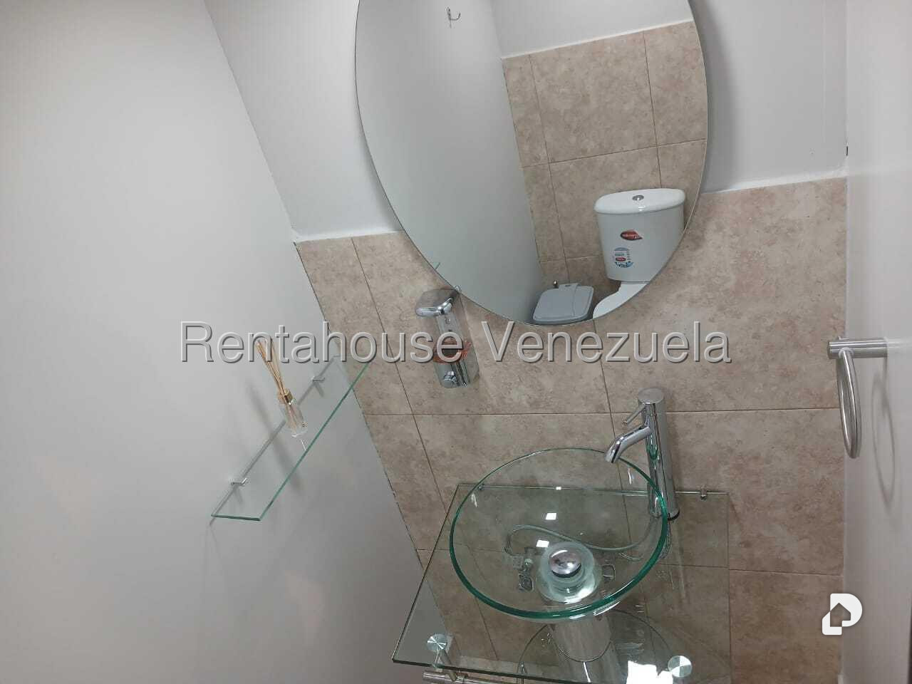 Local comercial en La Trinidad, Caracas – 26