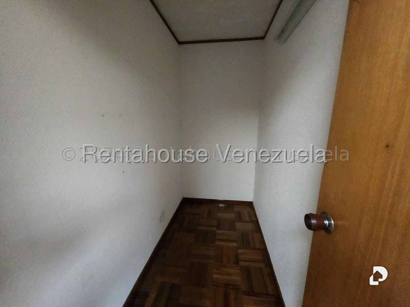 Oficina en La California Norte, Caracas – 10