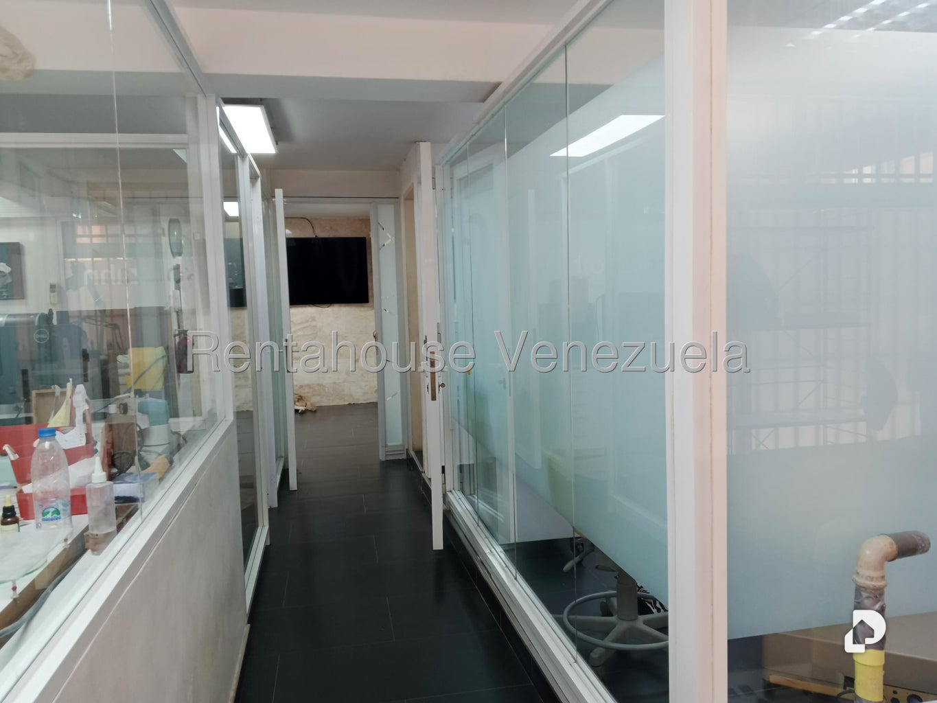 Oficina en Los Dos Caminos, Caracas – 14