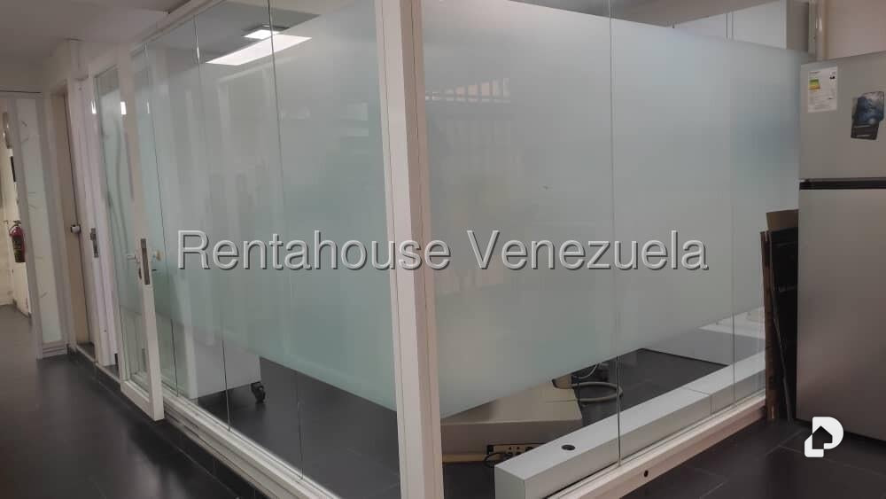 Oficina en Los Dos Caminos, Caracas – 13