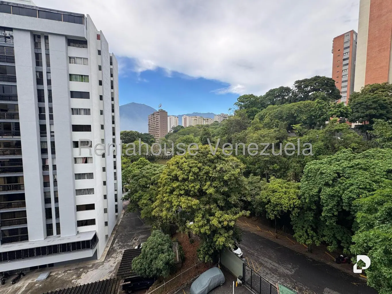 Apartamento en Santa Inés, Caracas – 24