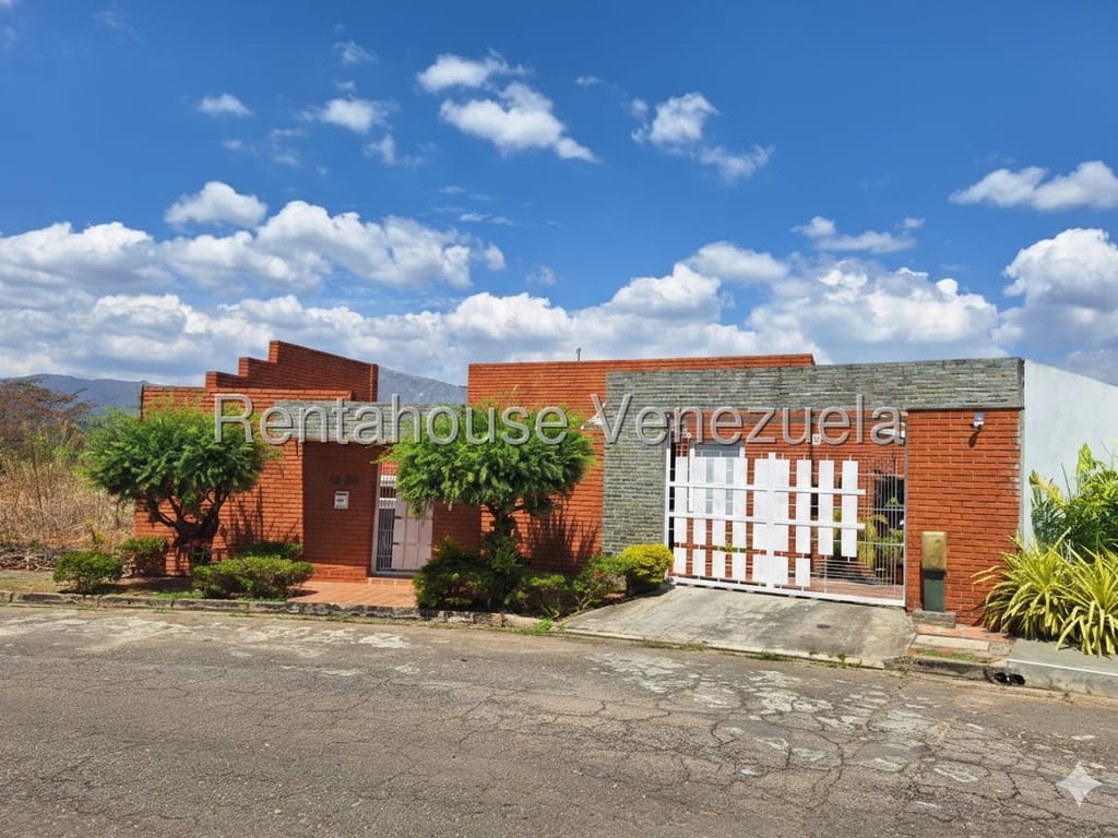 Casa en Altos de Guataparo, Valencia - 1