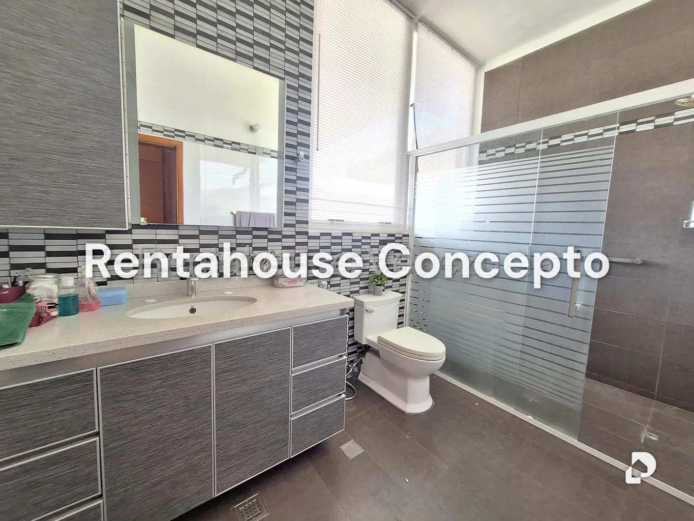 House in Altos de Guataparo, Valencia – 15