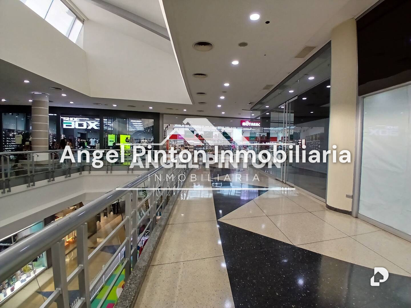 Local comercial en Avenida Goajira, Maracaibo – 11