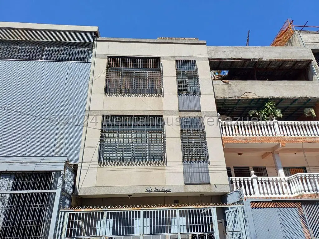 Edificio en Catia, Caracas - 1