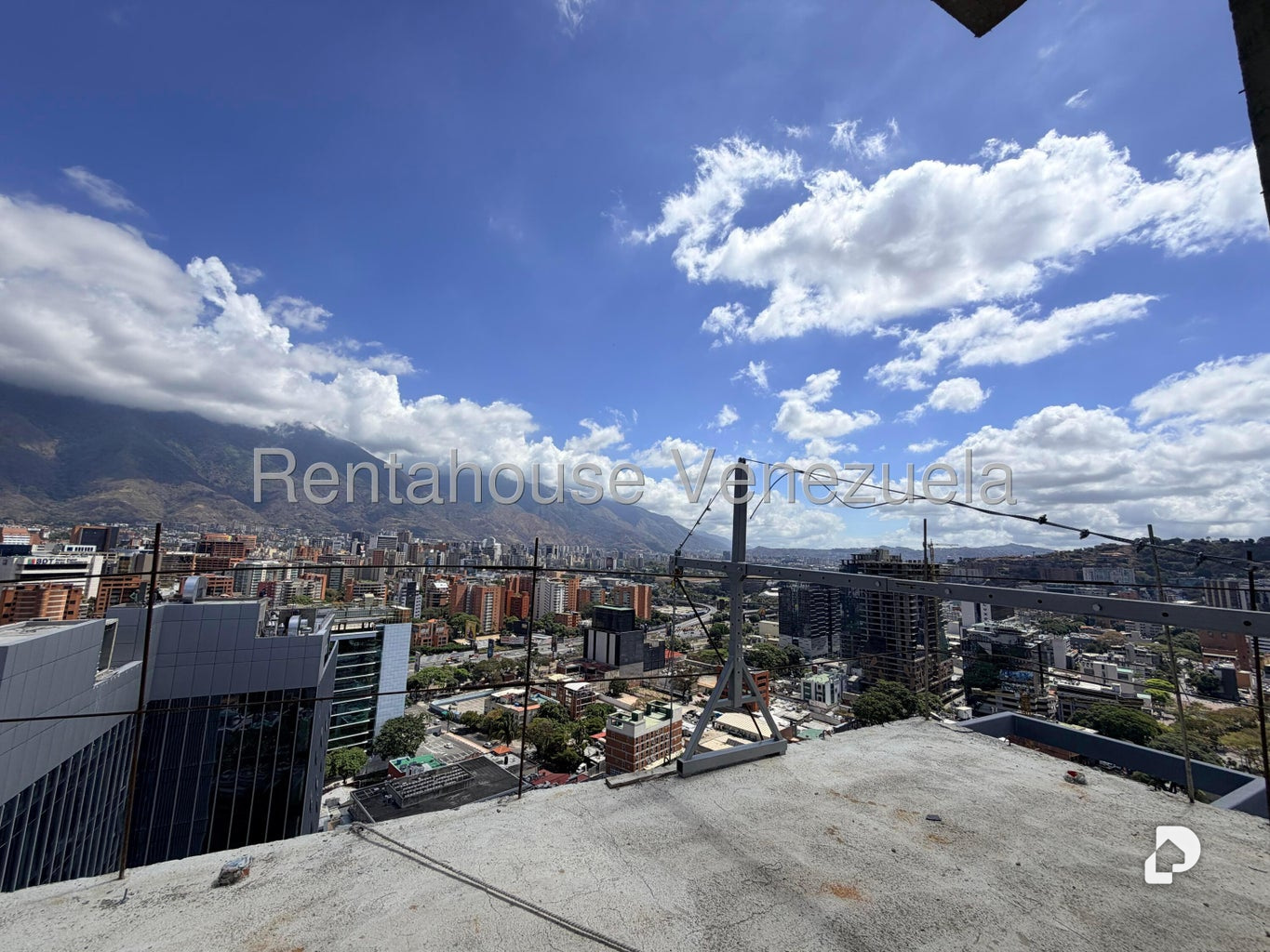 Oficina en Las Mercedes, Caracas – 11