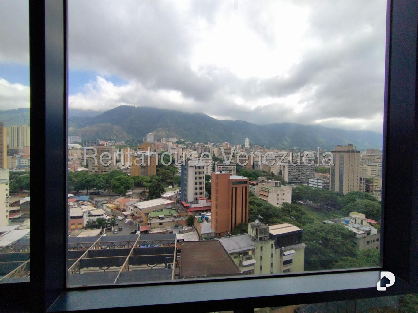 Oficina en Plaza Venezuela, Caracas – 12