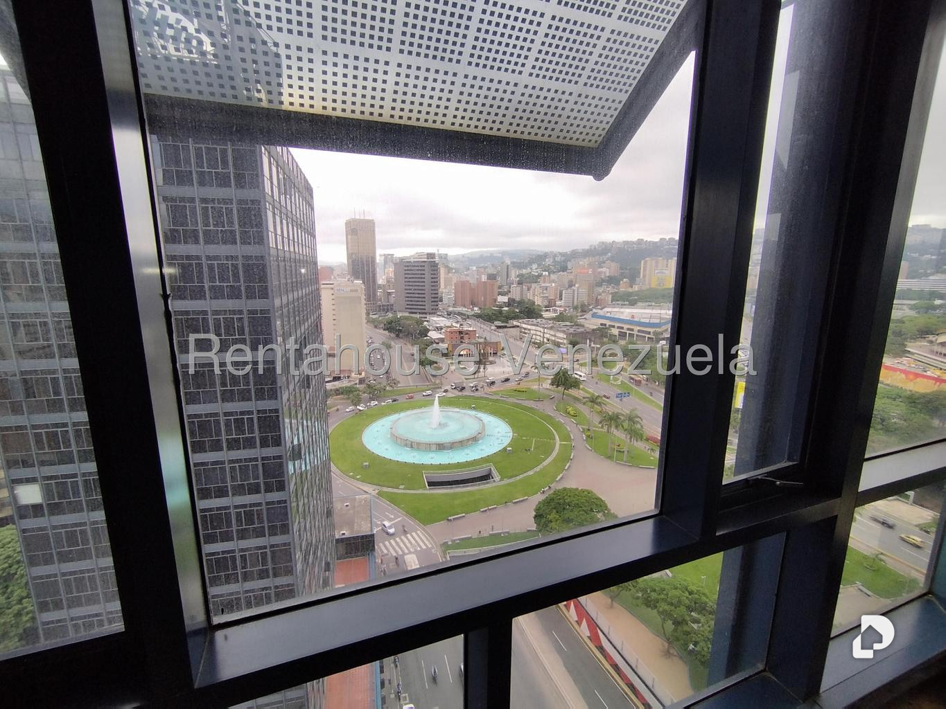 Oficina en Plaza Venezuela, Caracas – 15