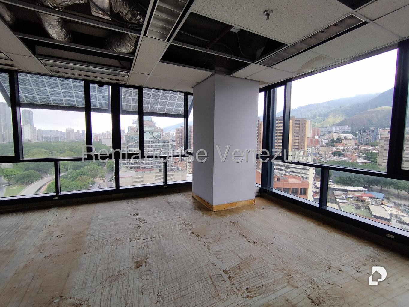 Oficina en Plaza Venezuela, Caracas – 26