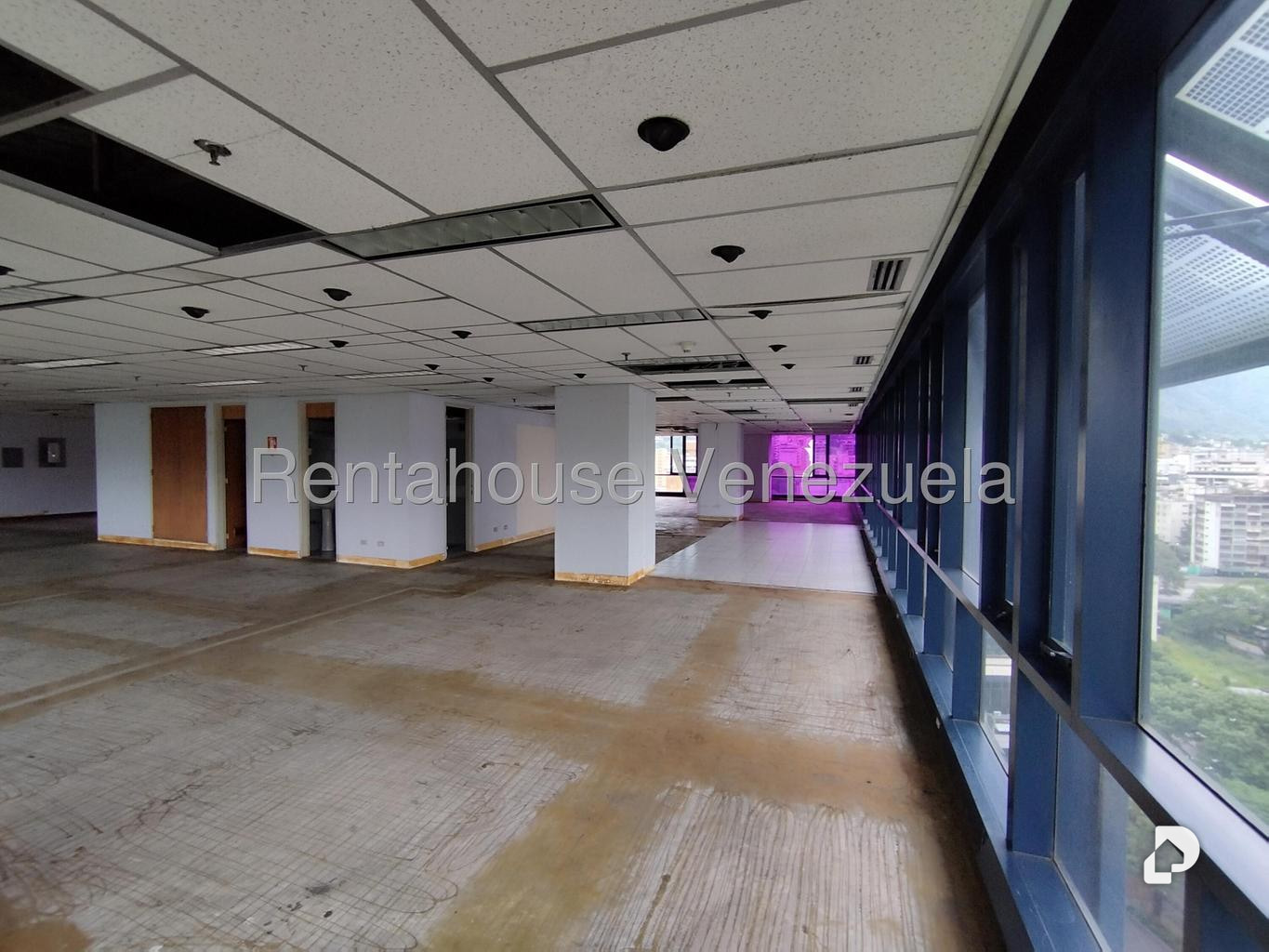 Oficina en Plaza Venezuela, Caracas – 17