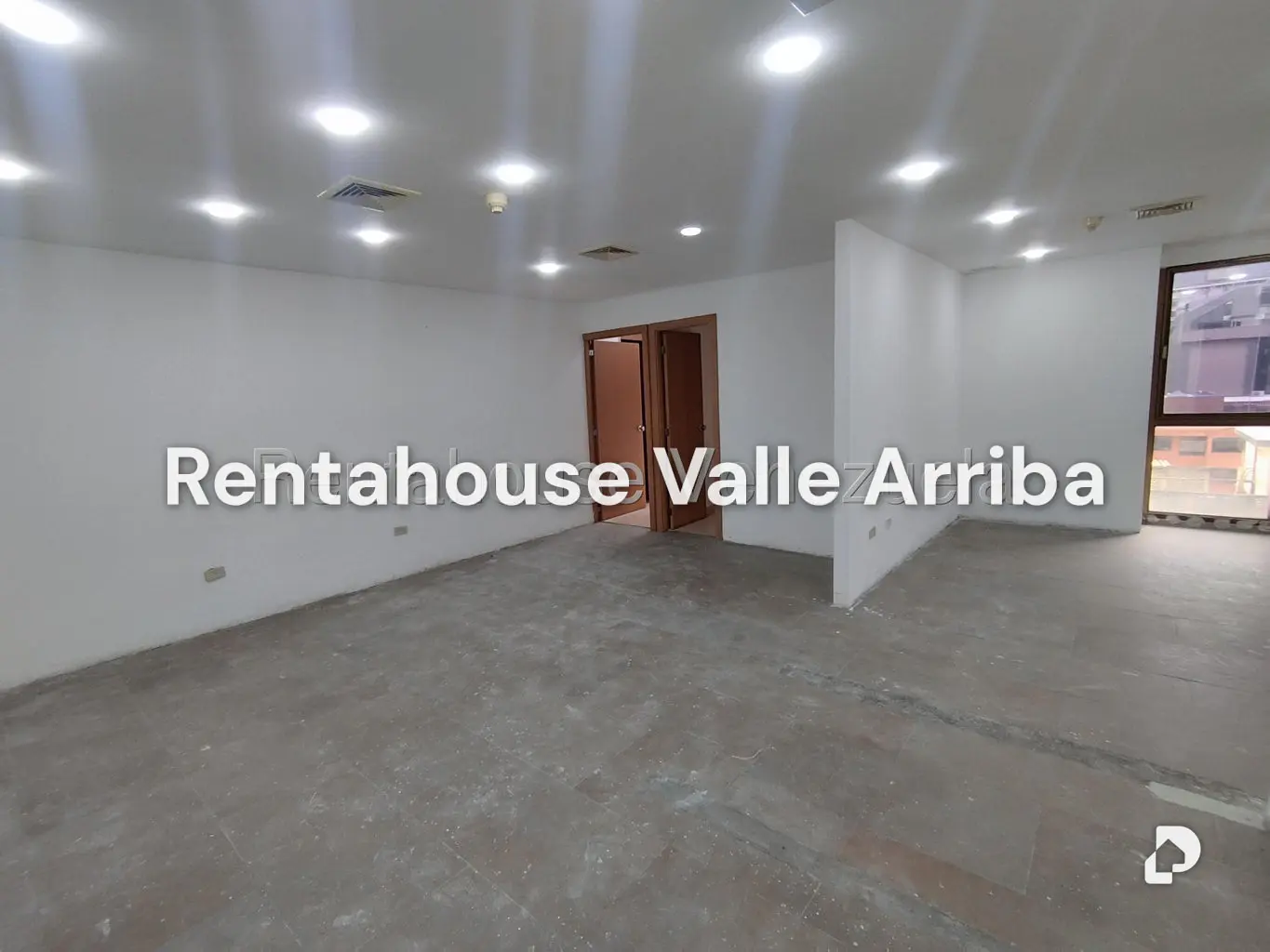 Local comercial en Los Palos Grandes, Caracas – 11
