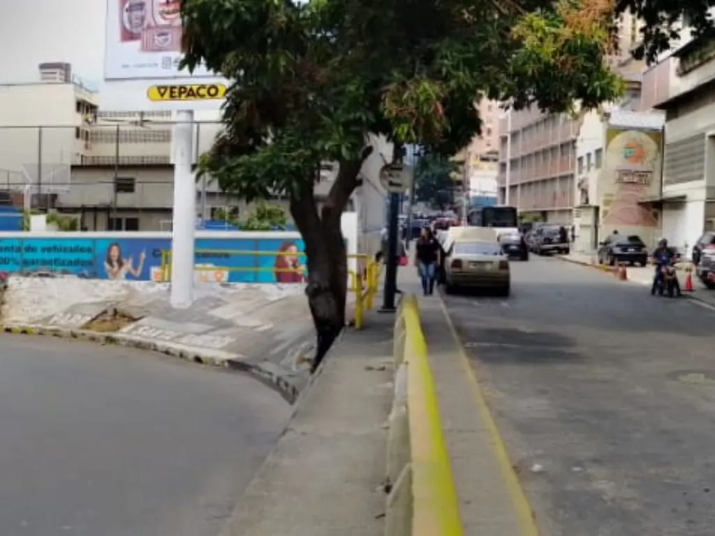 Local comercial en Quinta Crespo, Caracas - 1