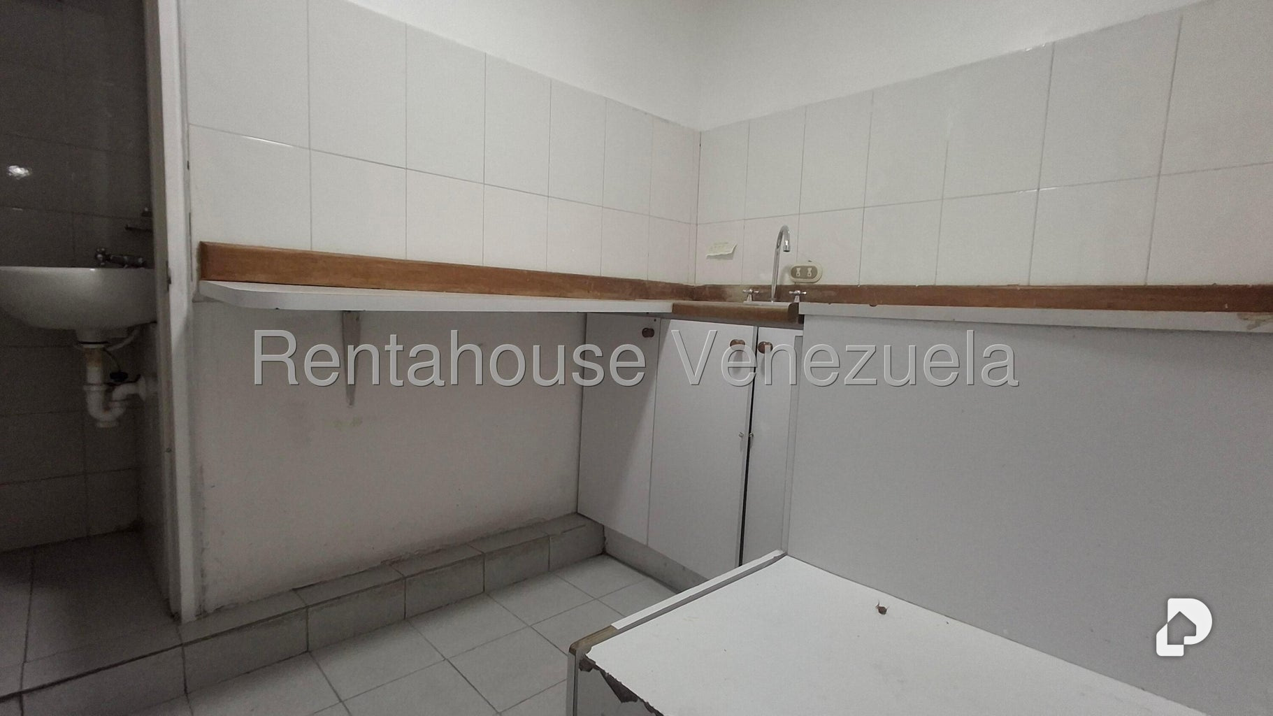 Oficina en El Bosque, Caracas – 24