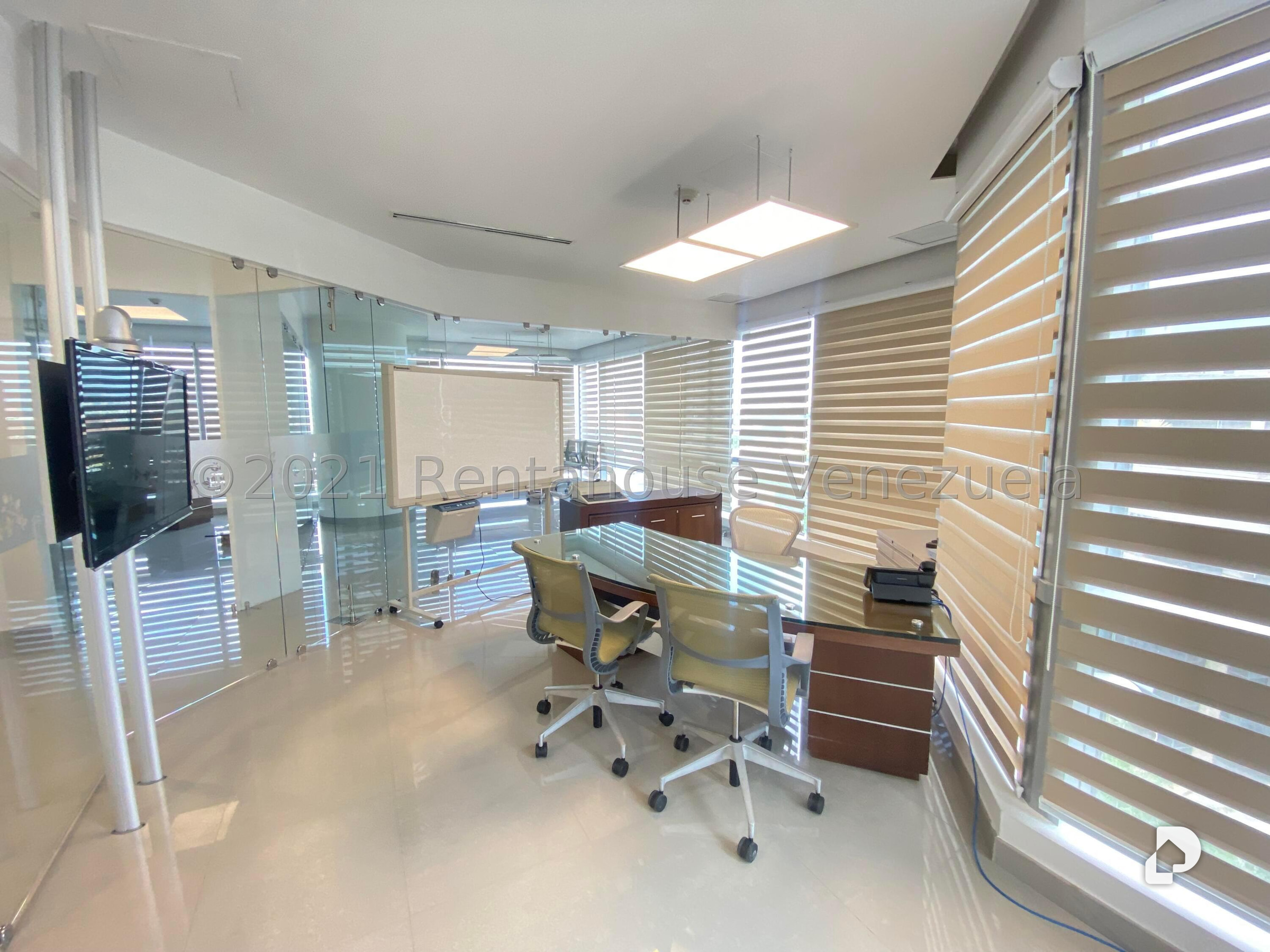 Oficina en La Castellana, Caracas – 13