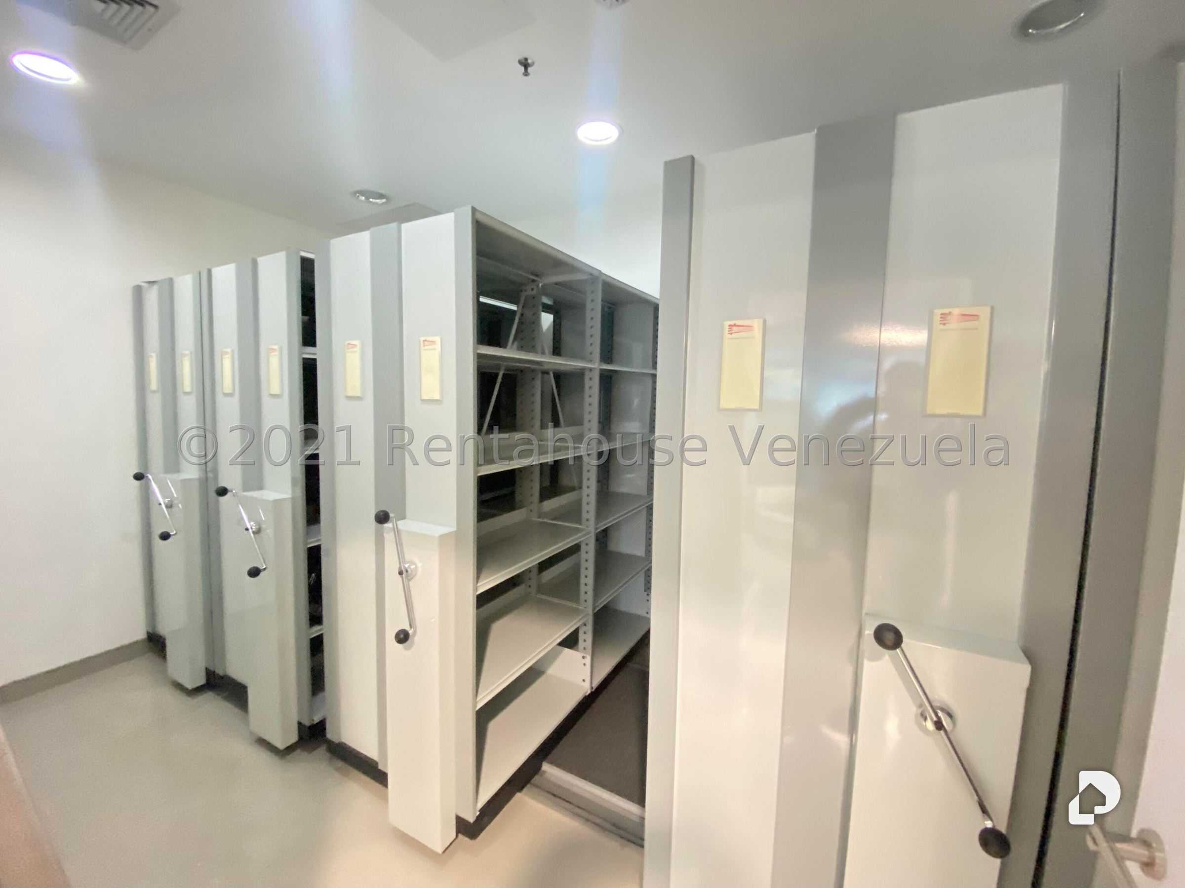Oficina en La Castellana, Caracas – 19
