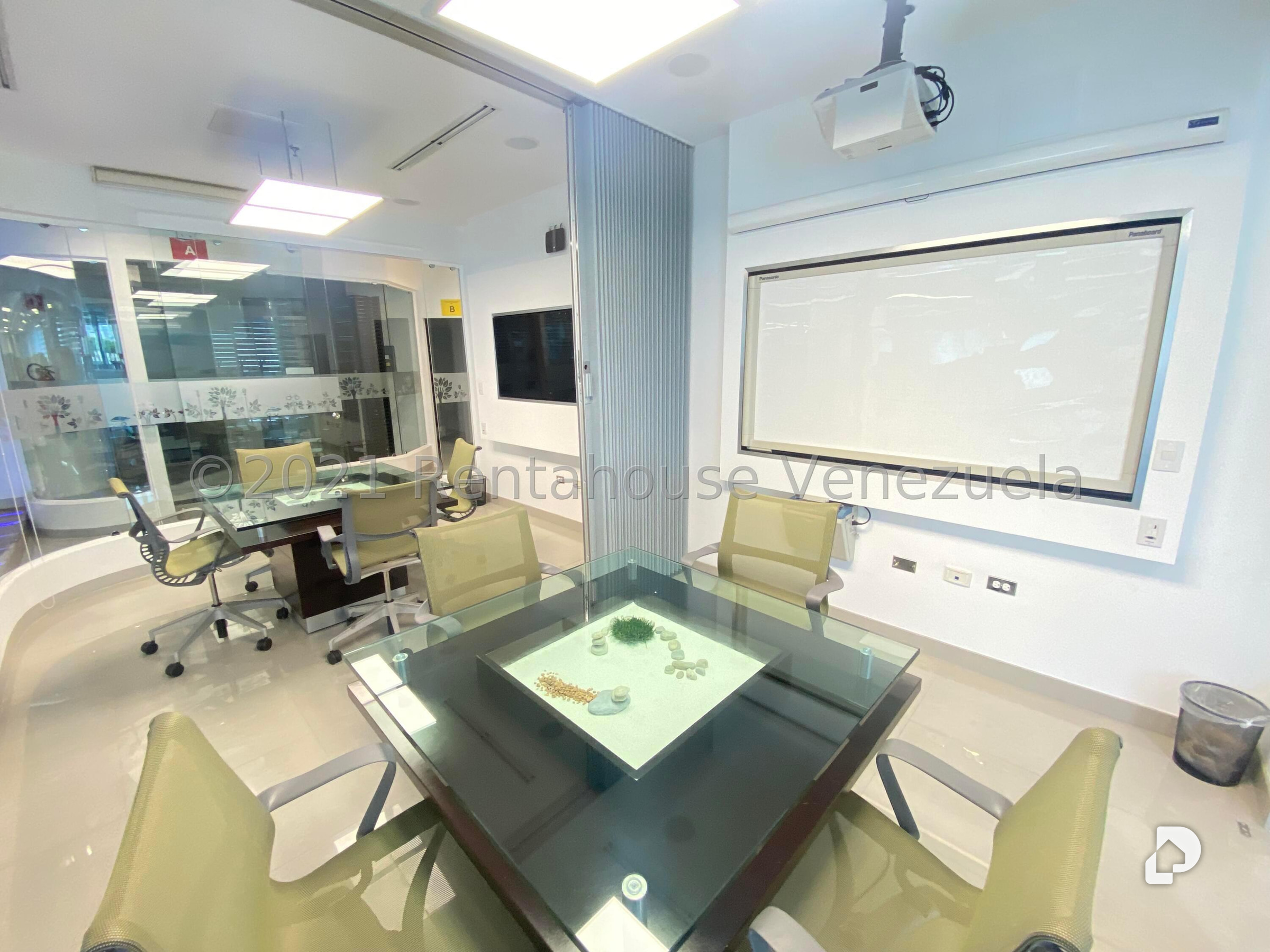 Oficina en La Castellana, Caracas – 12