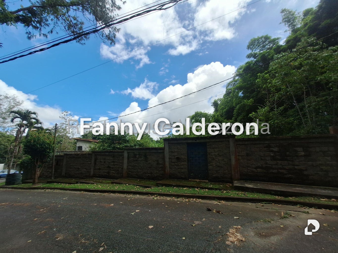 Terreno en Los Guayabitos, Caracas – 2