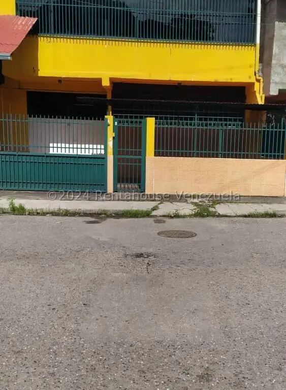 Building in Guatire - 1