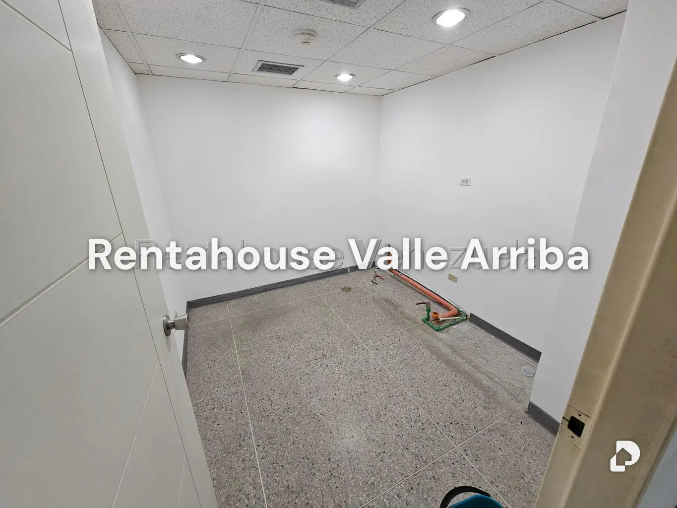 Local comercial en La Urbina, Caracas – 11