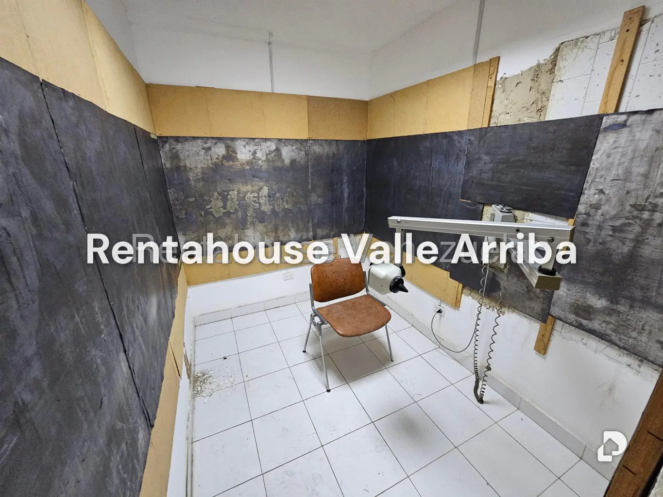 Local comercial en La Urbina, Caracas – 15
