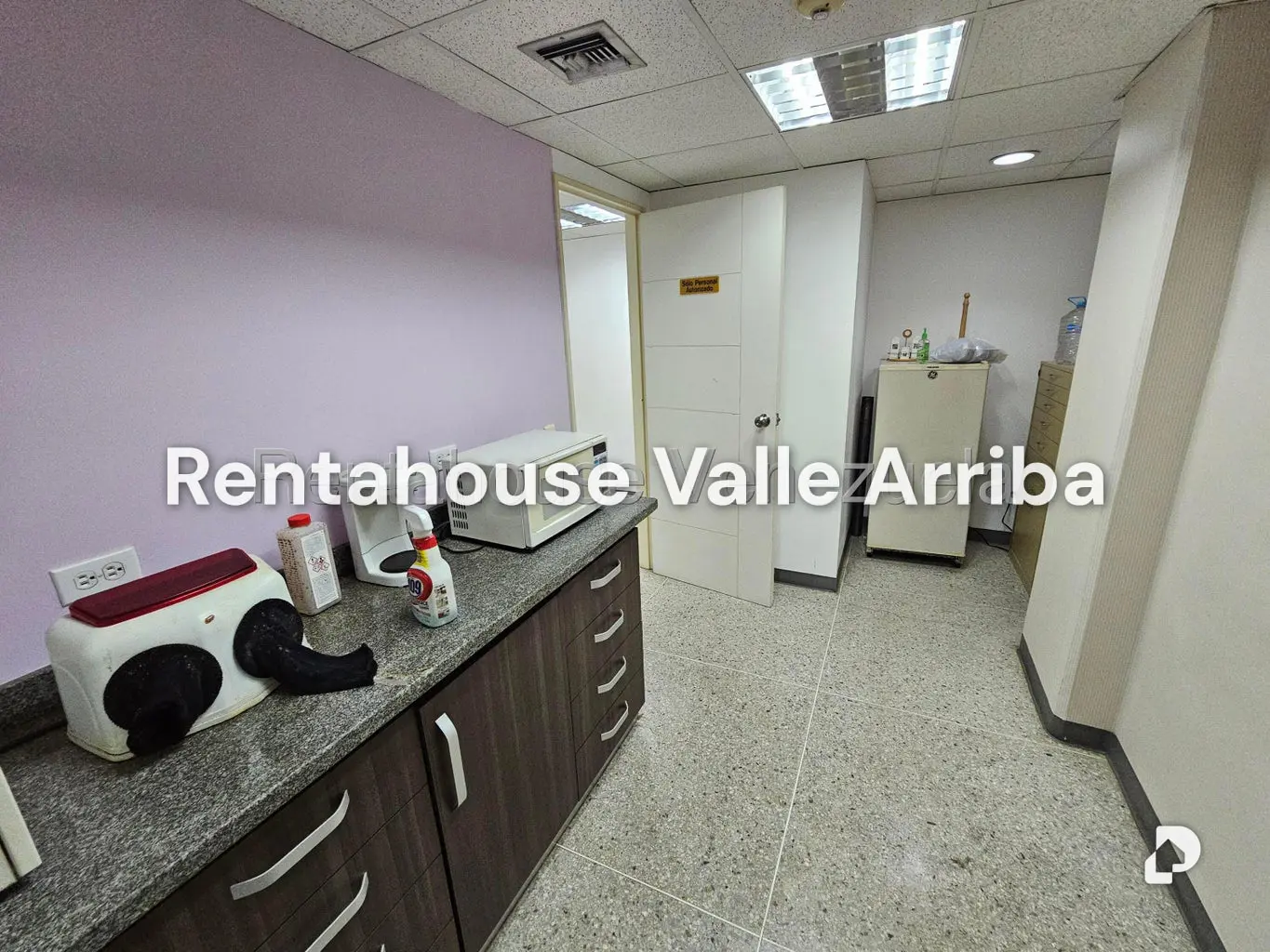 Local comercial en La Urbina, Caracas – 16