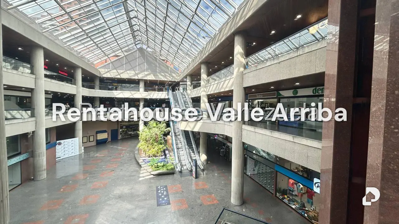 Local comercial en Santa Fe Norte, Caracas – 2