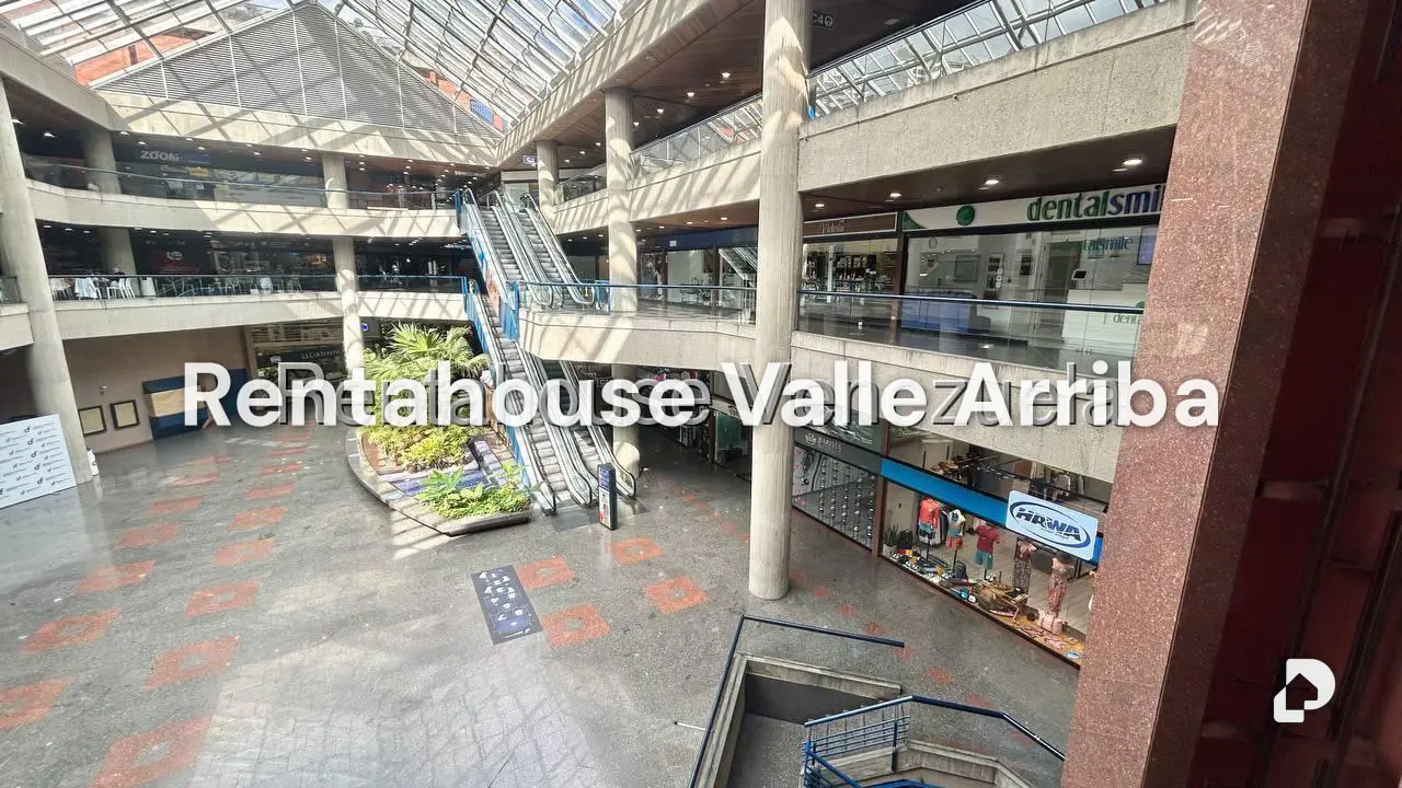Local comercial en Santa Fe Norte, Caracas – 1