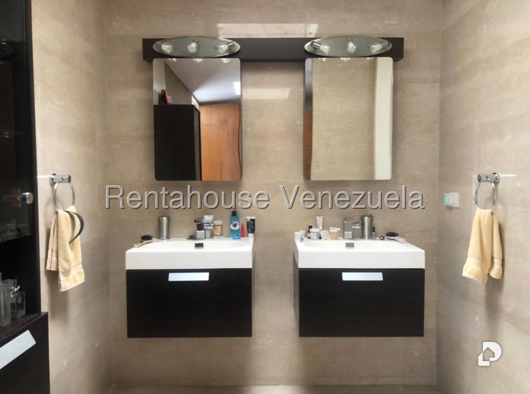 Casa en Prados del Este, Caracas – 28