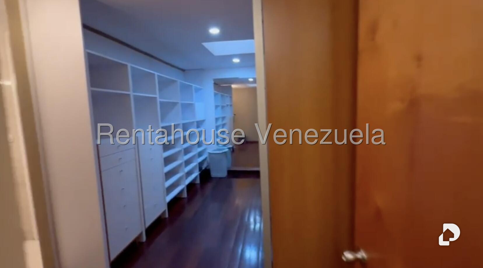 Casa en Prados del Este, Caracas – 29