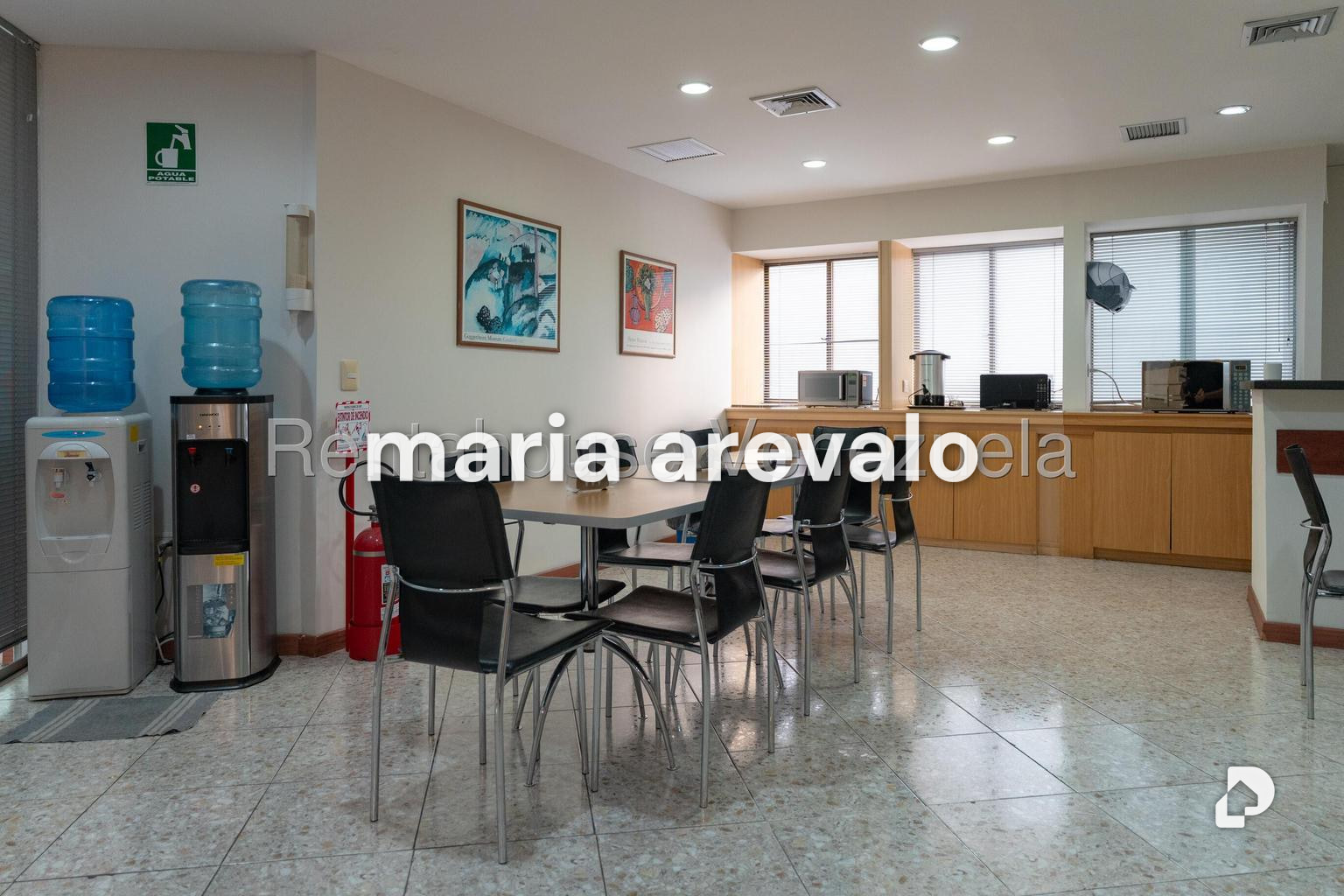 Oficina en Los Palos Grandes, Caracas – 27
