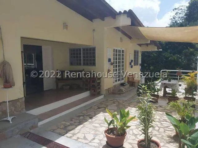 House in San Antonio de Los Altos - 1