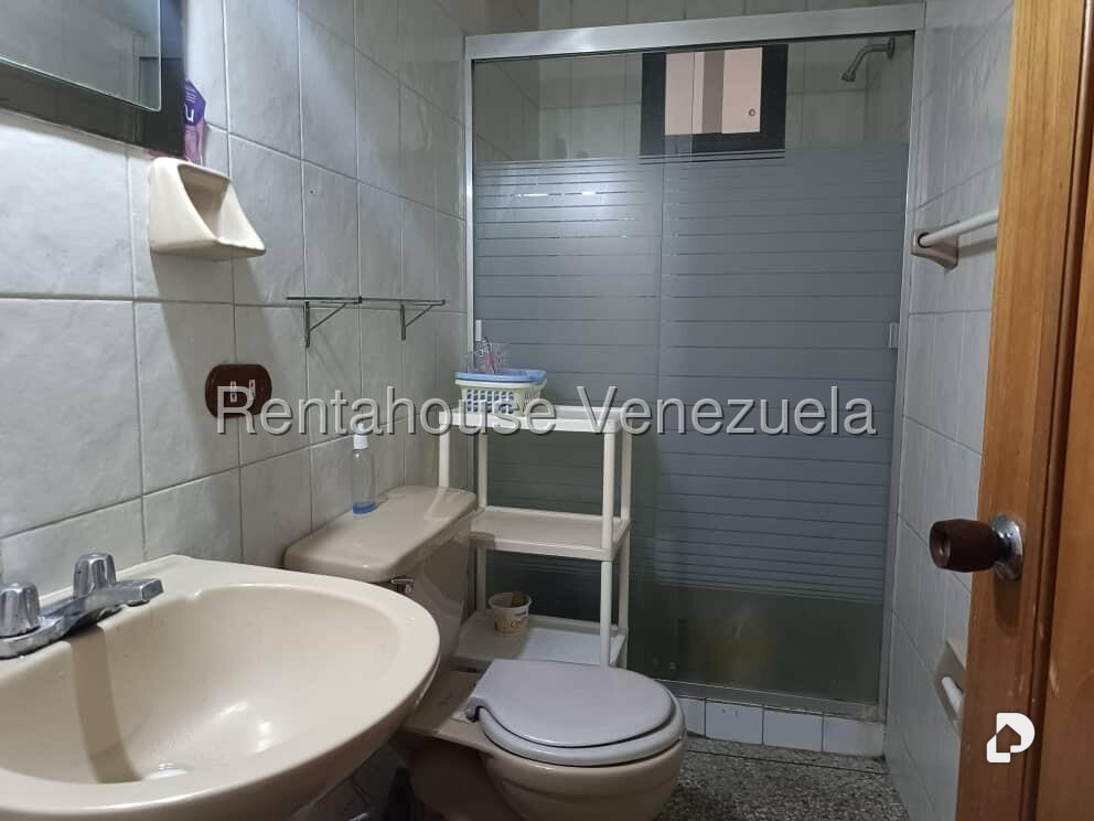 Casa en Colinas de Vista Alegre, Caracas – 27