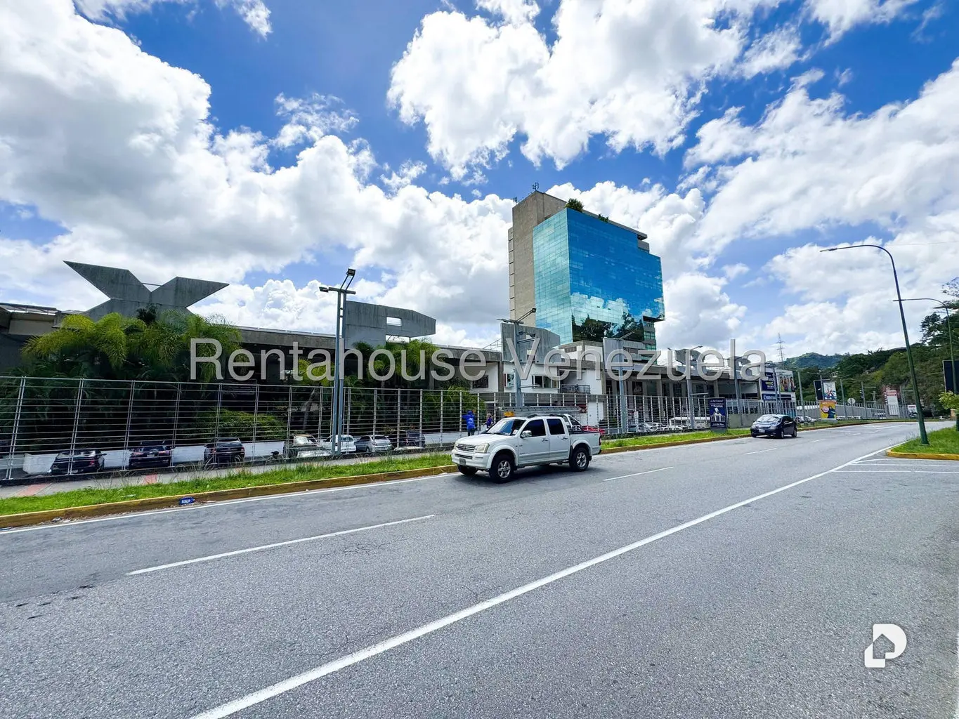 Local comercial en El Cafetal, Caracas – 19