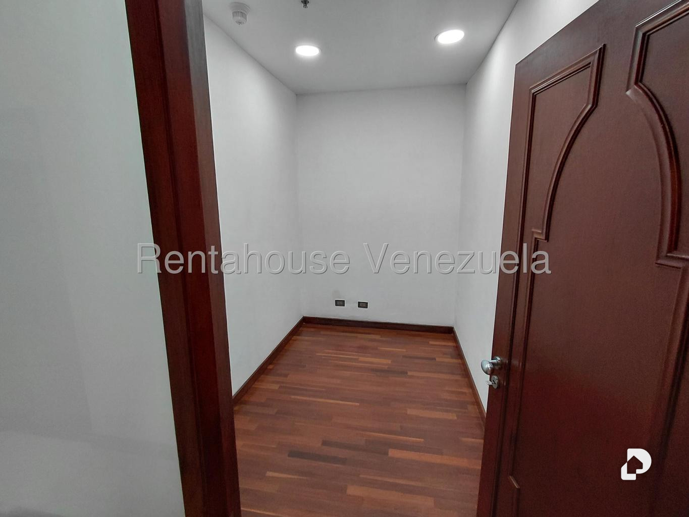 Oficina en La Castellana, Caracas – 8
