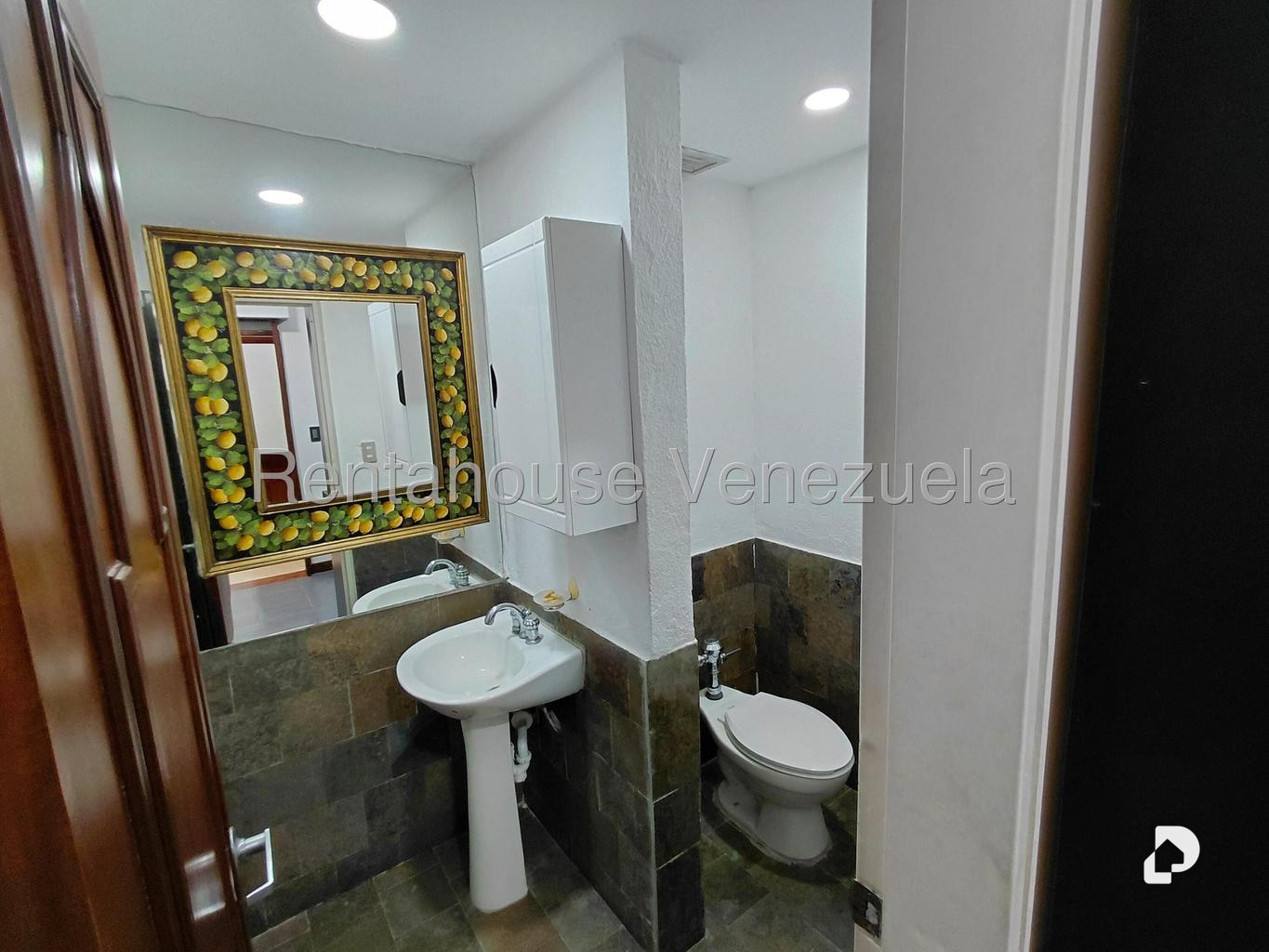 Oficina en La Castellana, Caracas – 27