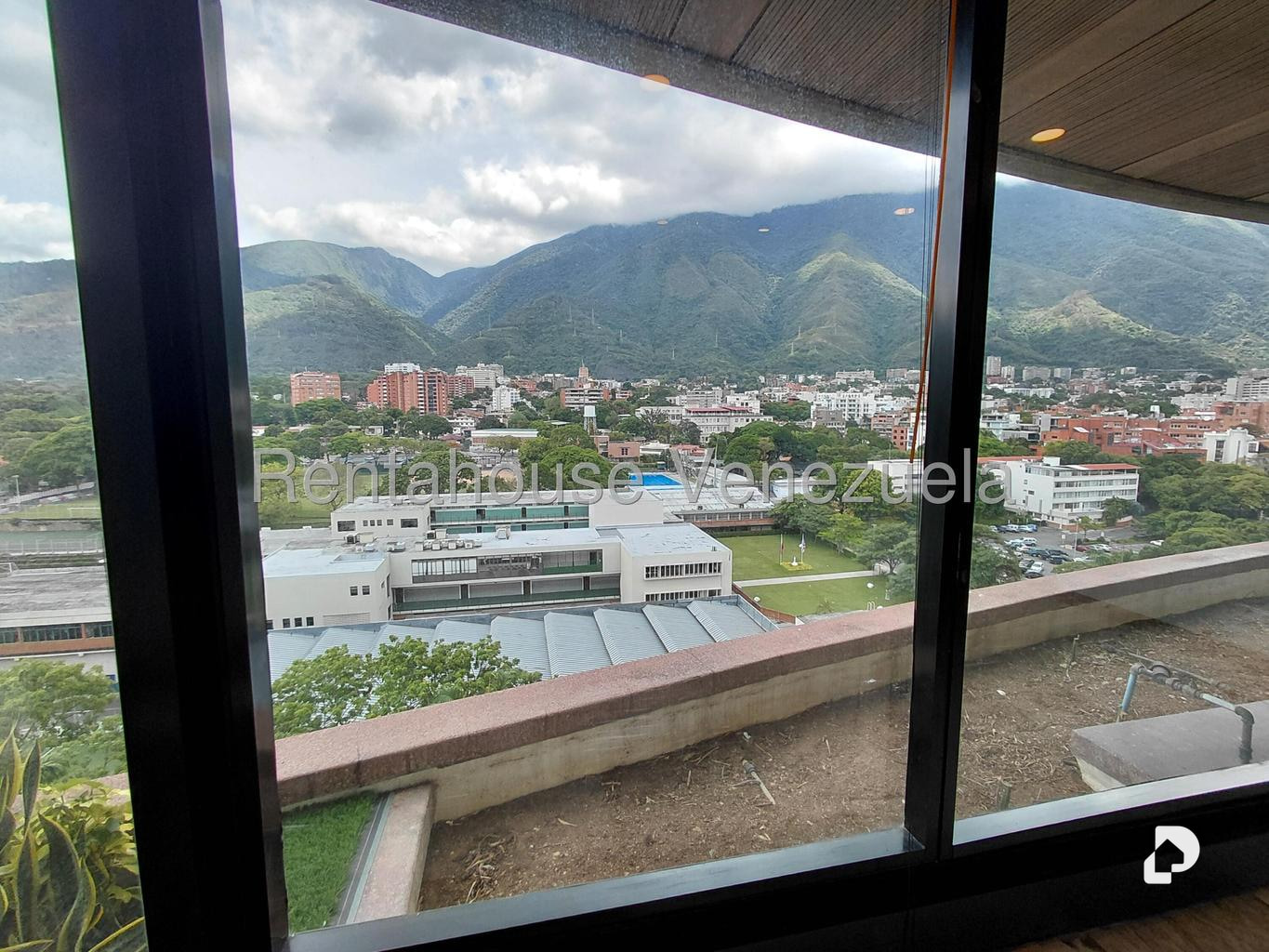 Oficina en La Castellana, Caracas – 17