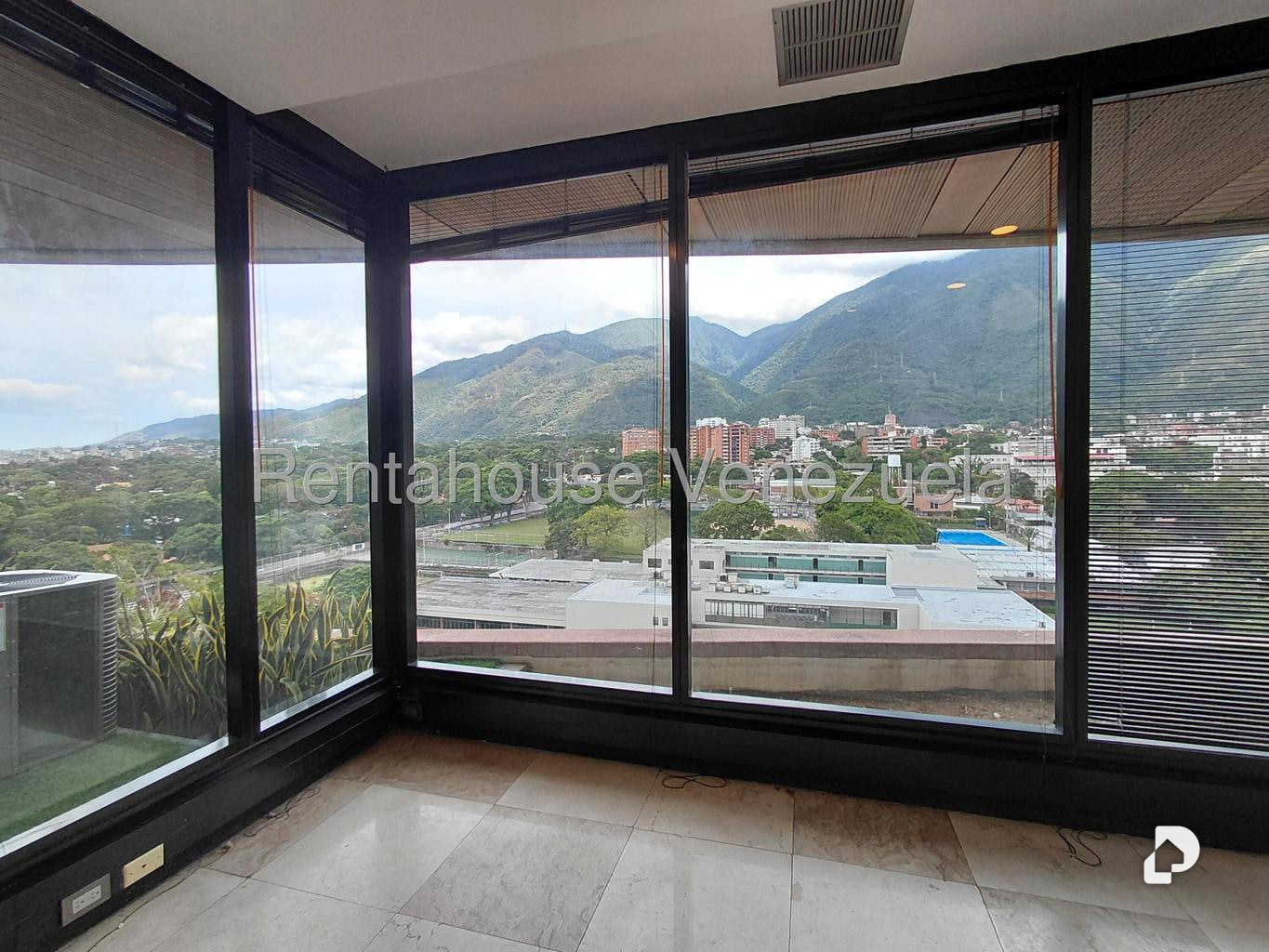 Oficina en La Castellana, Caracas – 16