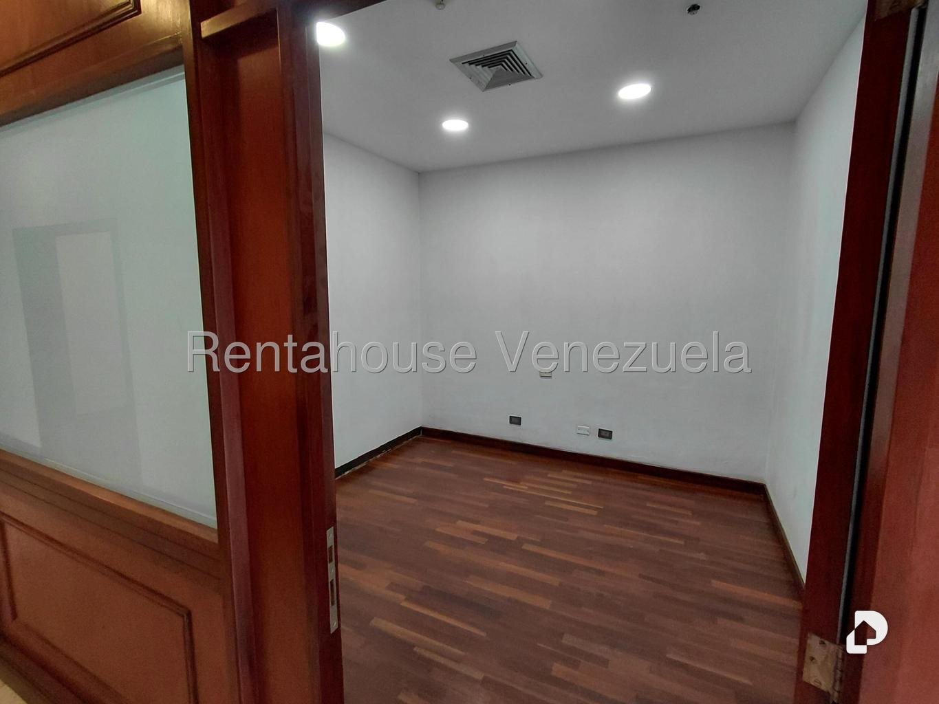 Oficina en La Castellana, Caracas – 11