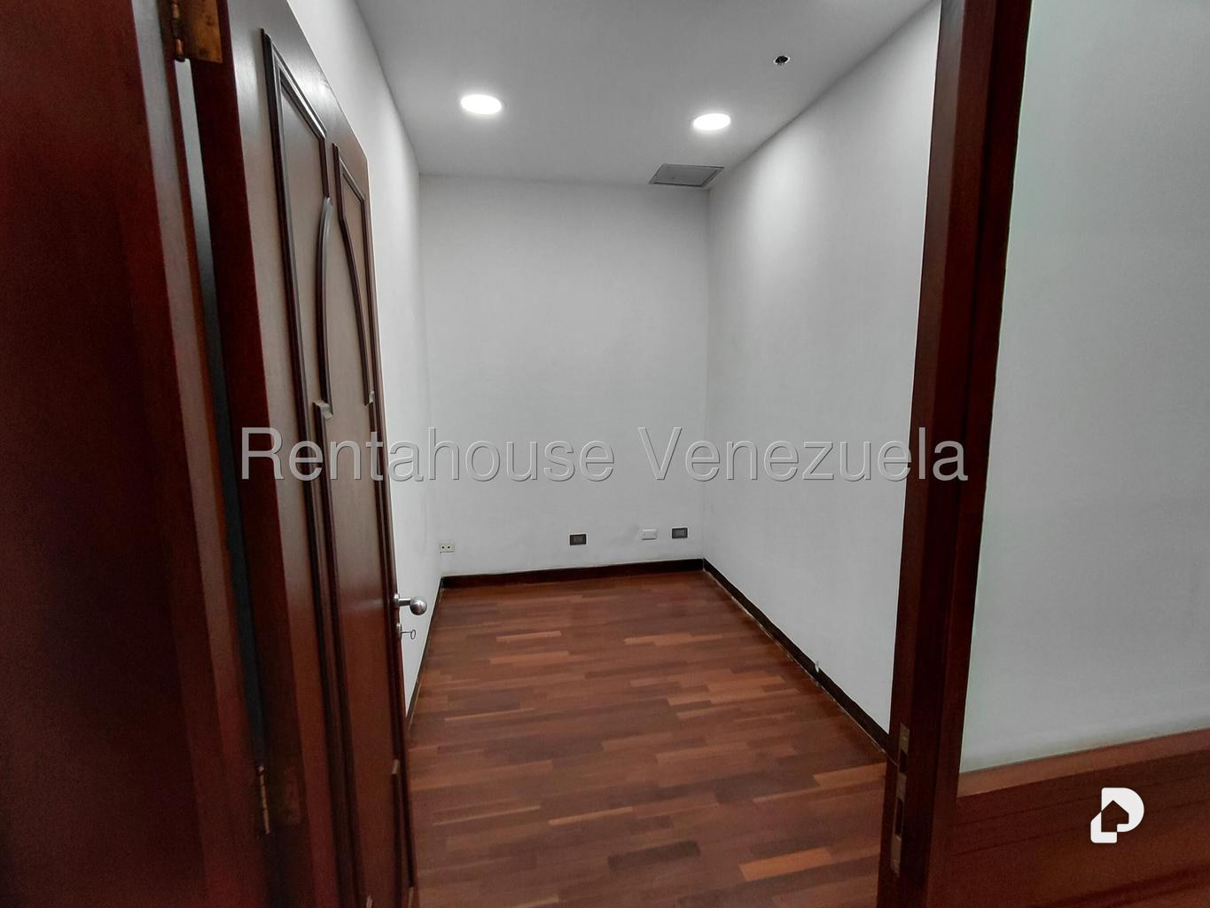 Oficina en La Castellana, Caracas – 9