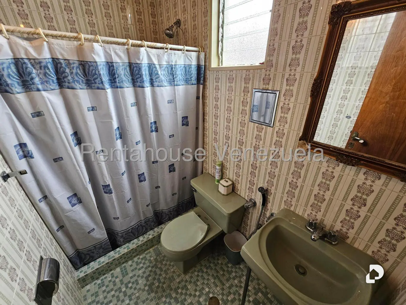 Casa en Prados del Este, Caracas – 25