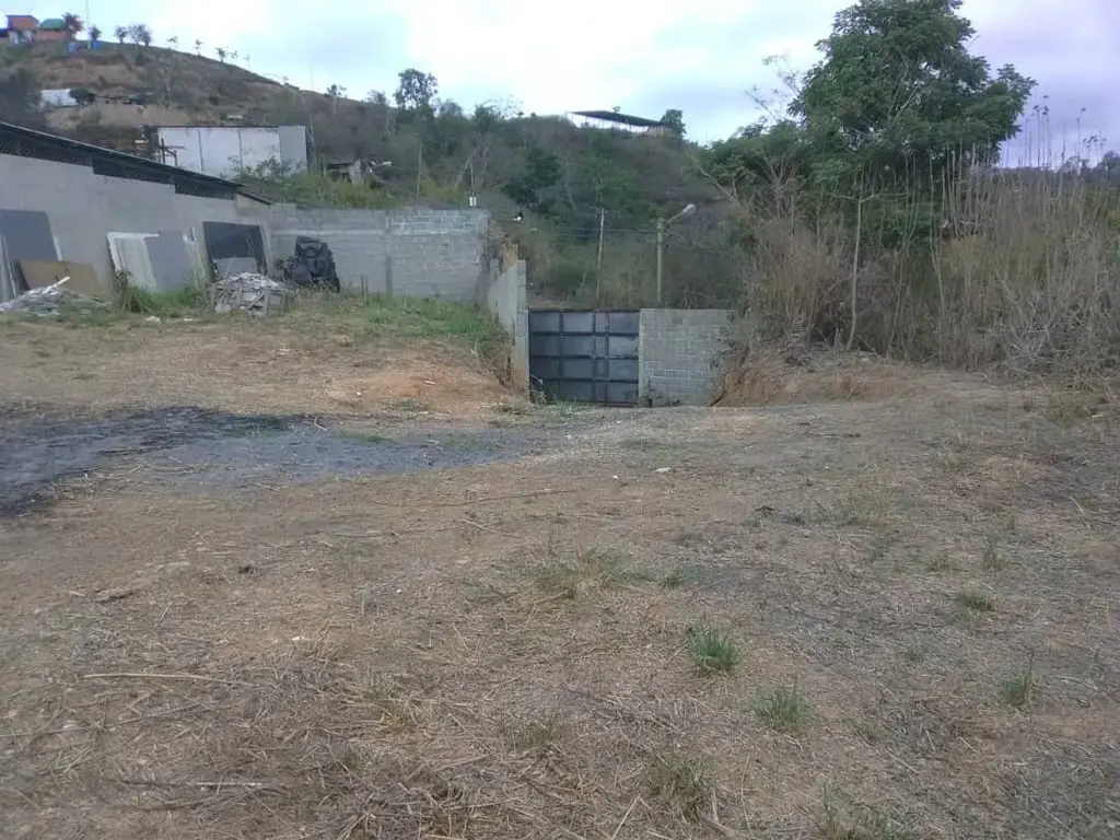 Land in Caracas - 1