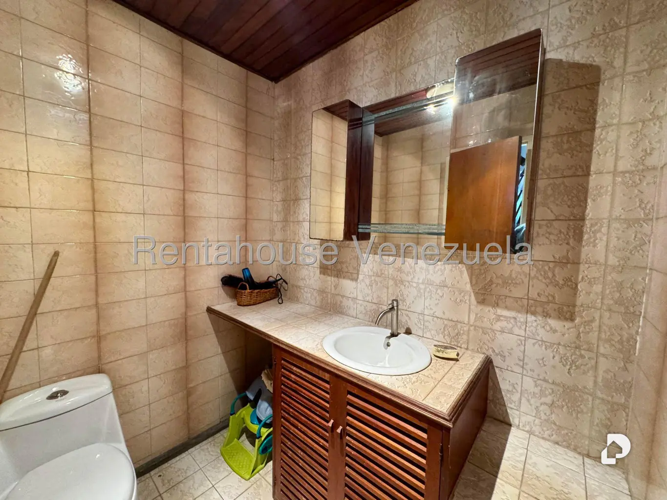 Casa en Lomas De La Trinidad, Caracas – 29