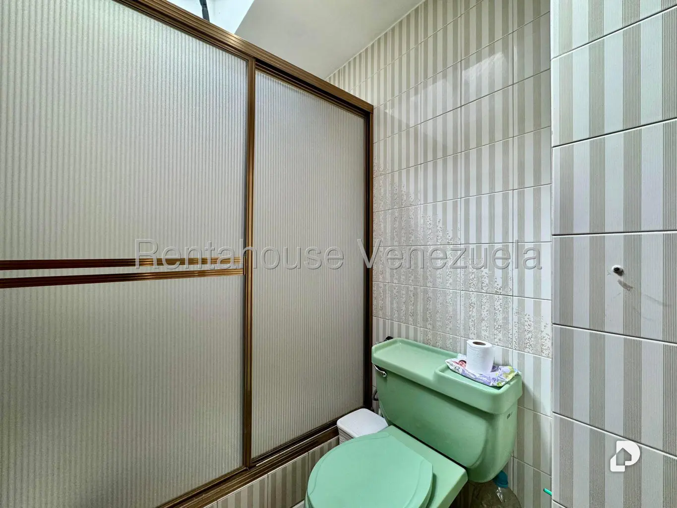Casa en Lomas De La Trinidad, Caracas – 28