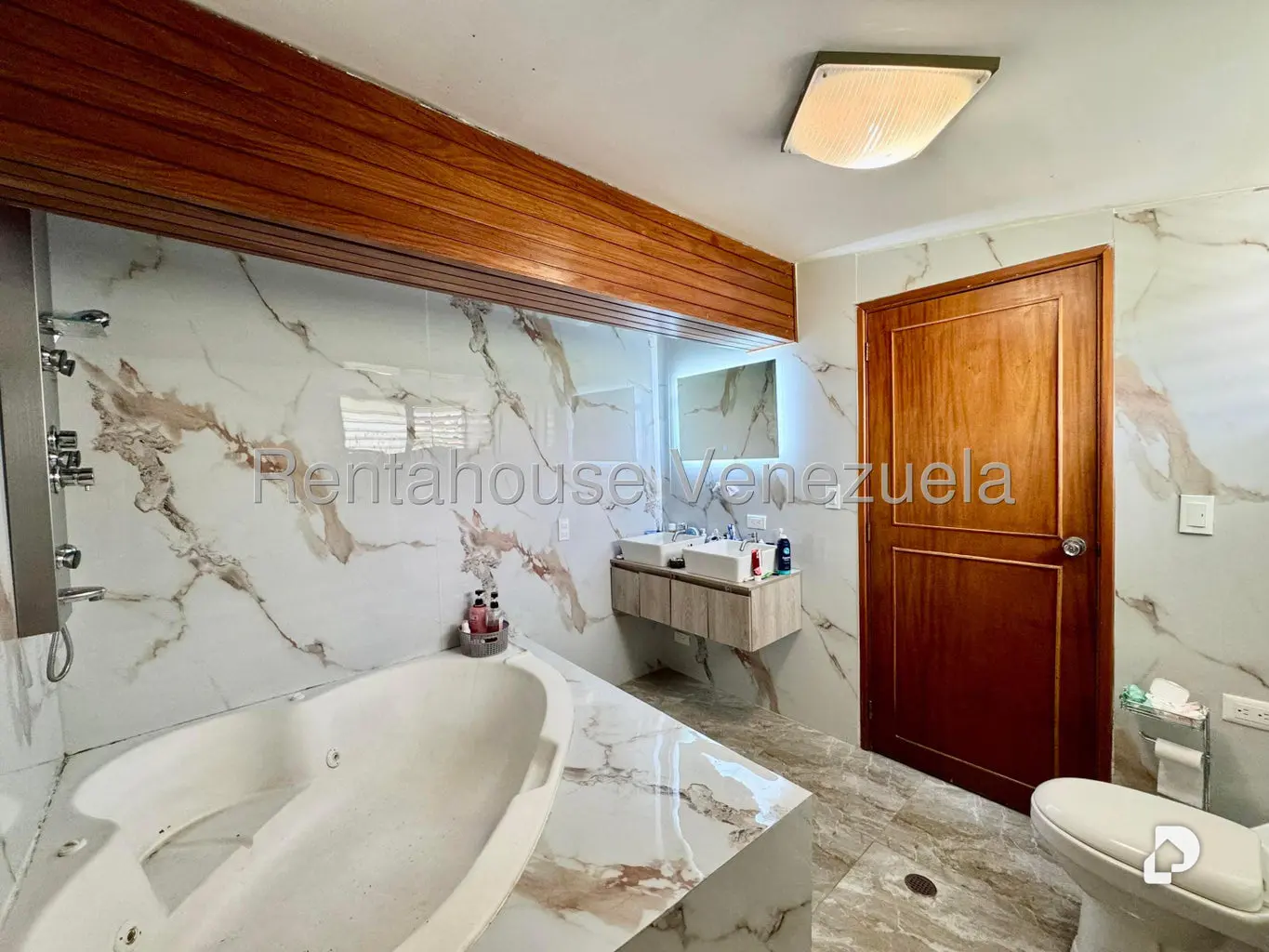 Casa en Lomas De La Trinidad, Caracas – 24
