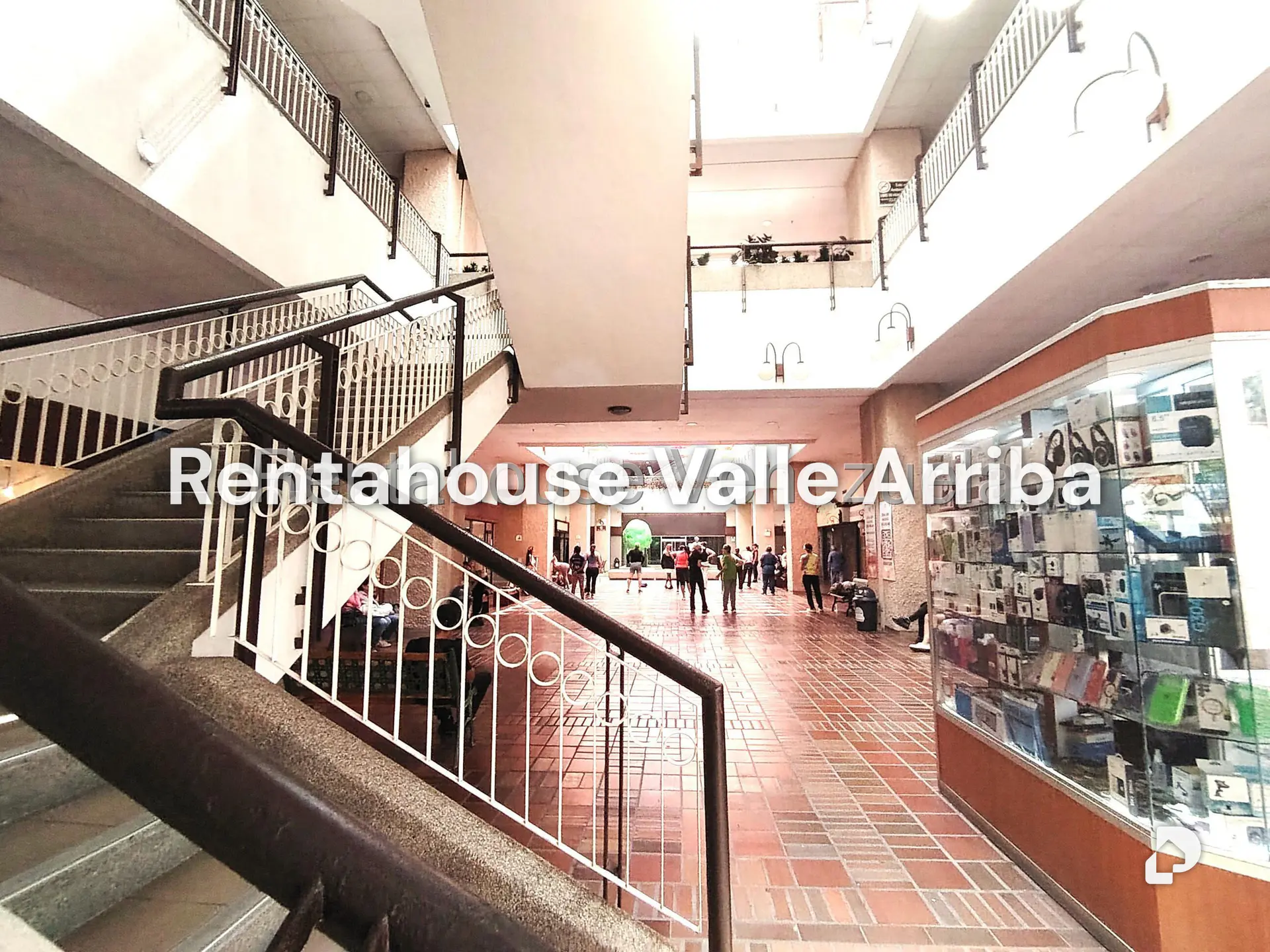 Local comercial en Prados del Este, Caracas – 19