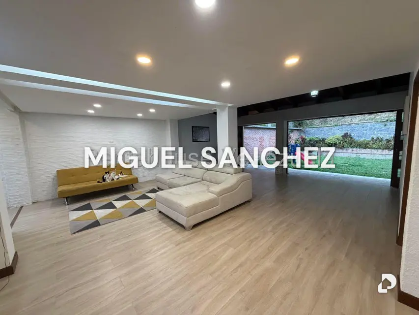Casa en Lomas de Prados, Caracas – 16