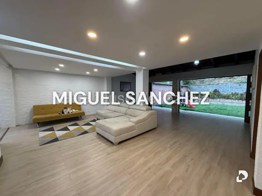 Casa en Lomas de Prados, Caracas – 17