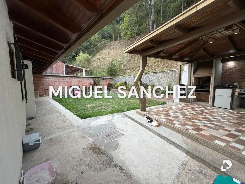 Casa en Lomas de Prados, Caracas – 24