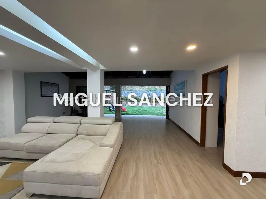 Casa en Lomas de Prados, Caracas – 18